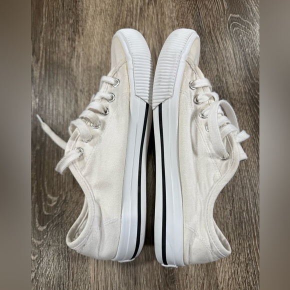 Hurley Carrie Low Top White Canvas Shoes - Size 6.5M - Picture 3 of 8